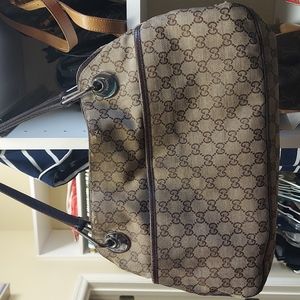 A Gucci purse